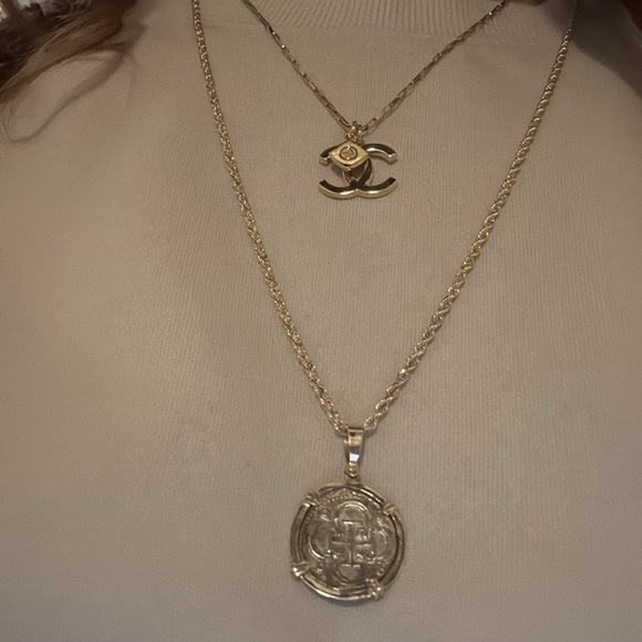 Authentic CHANEL CC Holiday Double Charm Pendant Bag charm Necklace Charm - Picture 11 of 16